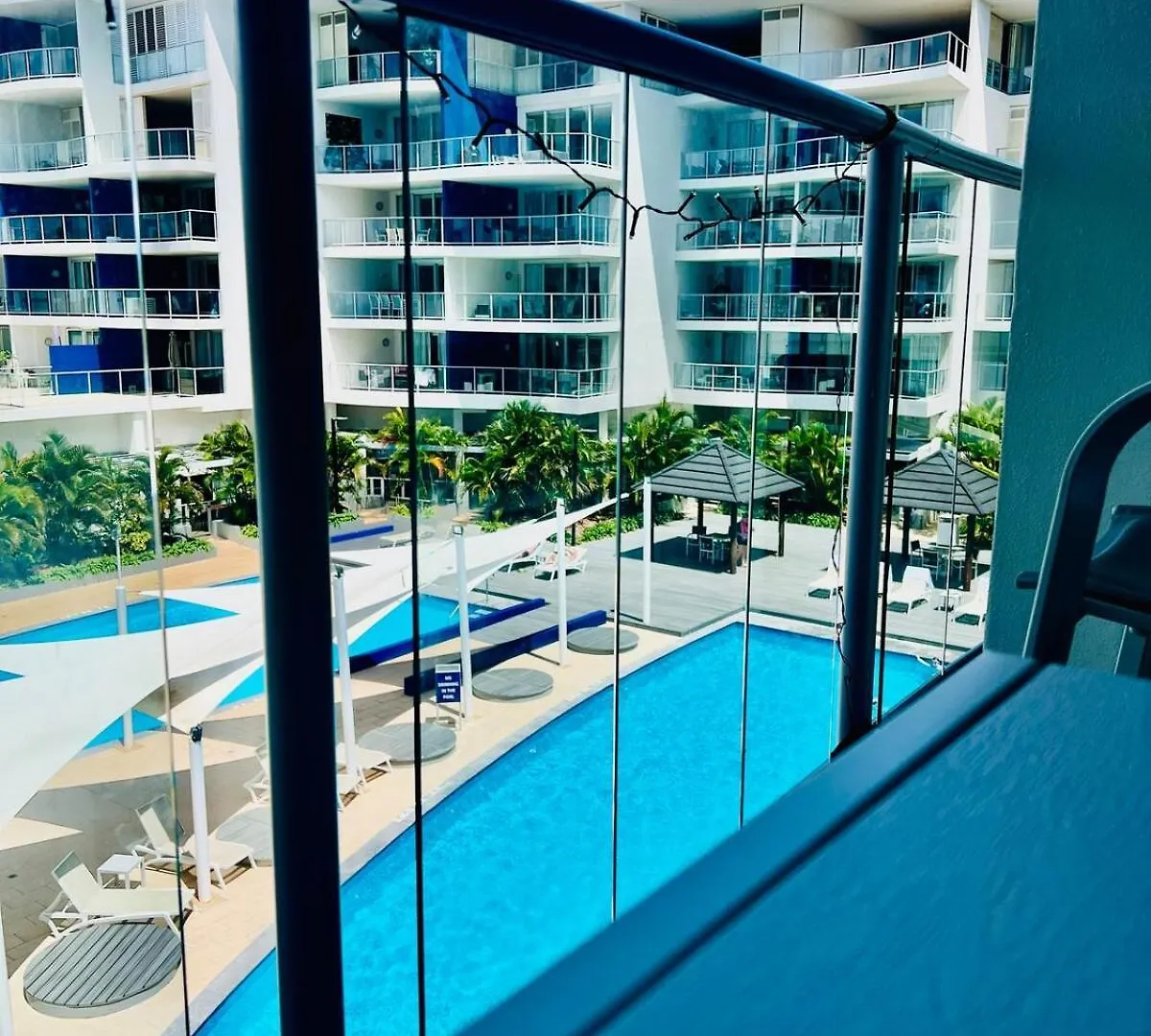 2Br 2Ba Apartment In Resort On The Esplanade With 2 Pools, Spa, Gym, And Parking Urangan
