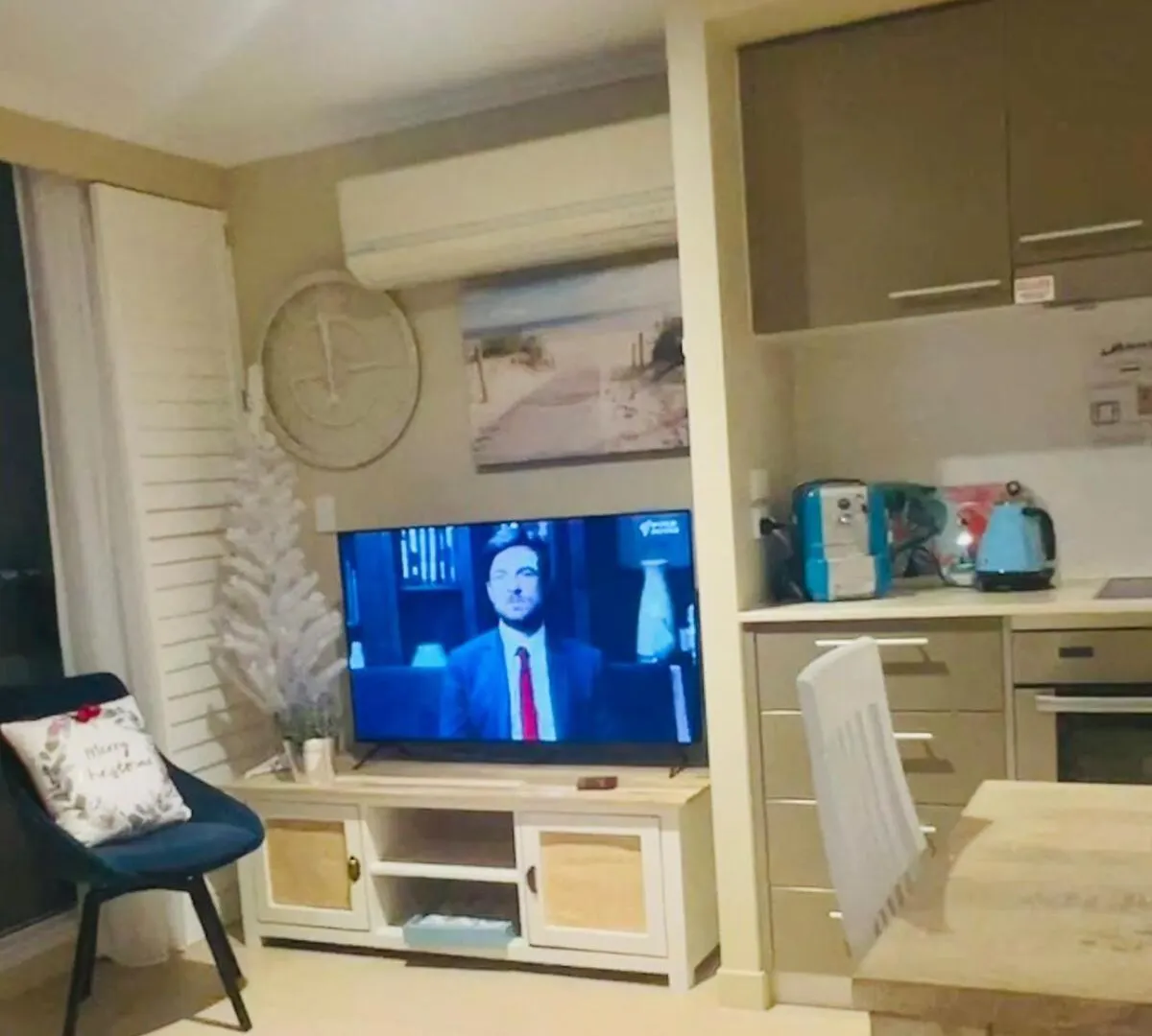 2Br 2Ba Apartment In Resort On The Esplanade With 2 Pools, Spa, Gym, And Parking Urangan