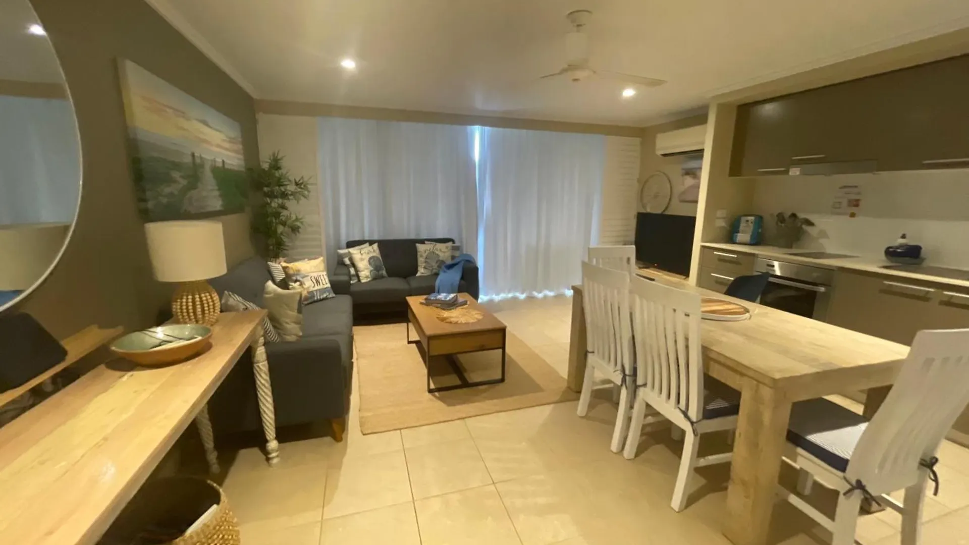 2Br 2Ba Apartment In Resort On The Esplanade With 2 Pools, Spa, Gym, And Parking Urangan
