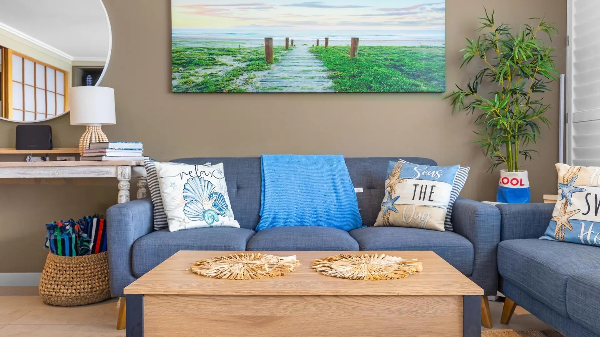 2Br 2Ba Apartment In Resort On The Esplanade With 2 Pools, Spa, Gym, And Parking Urangan