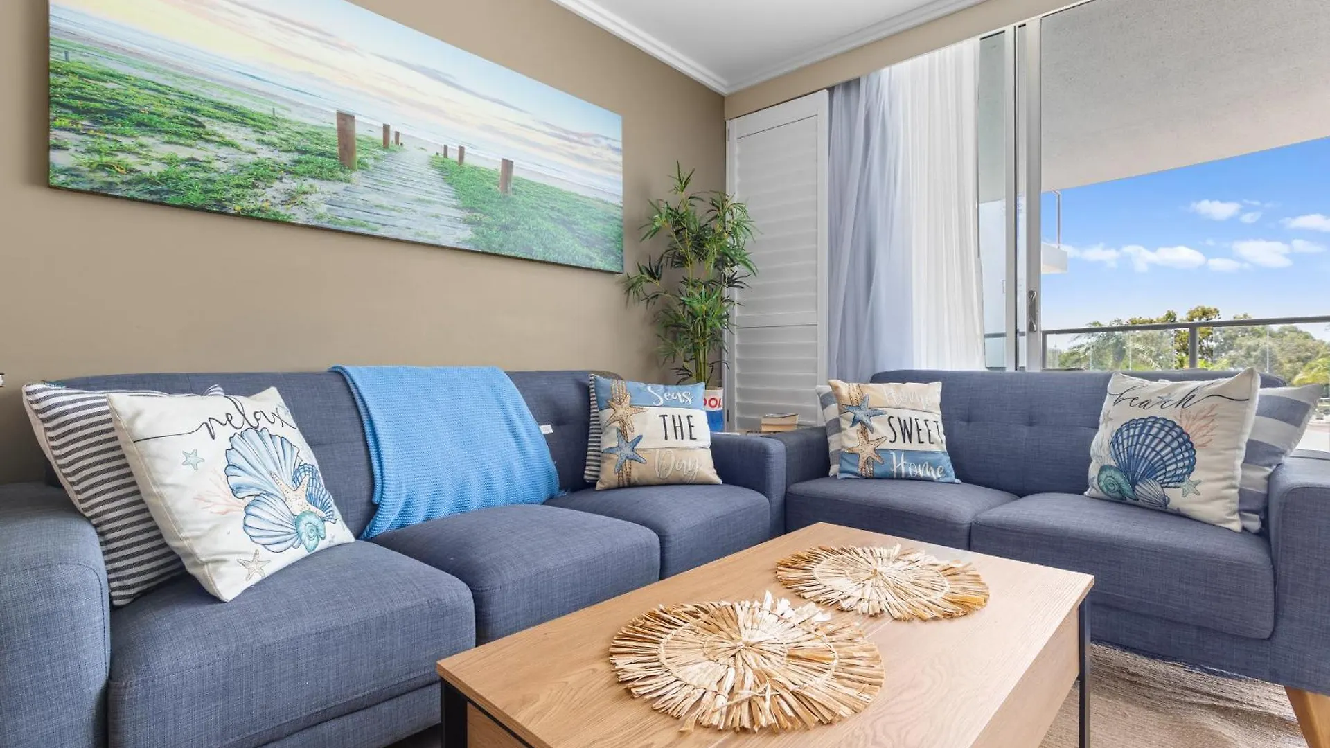 2Br 2Ba Apartment In Resort On The Esplanade With 2 Pools, Spa, Gym, And Parking Urangan Australien