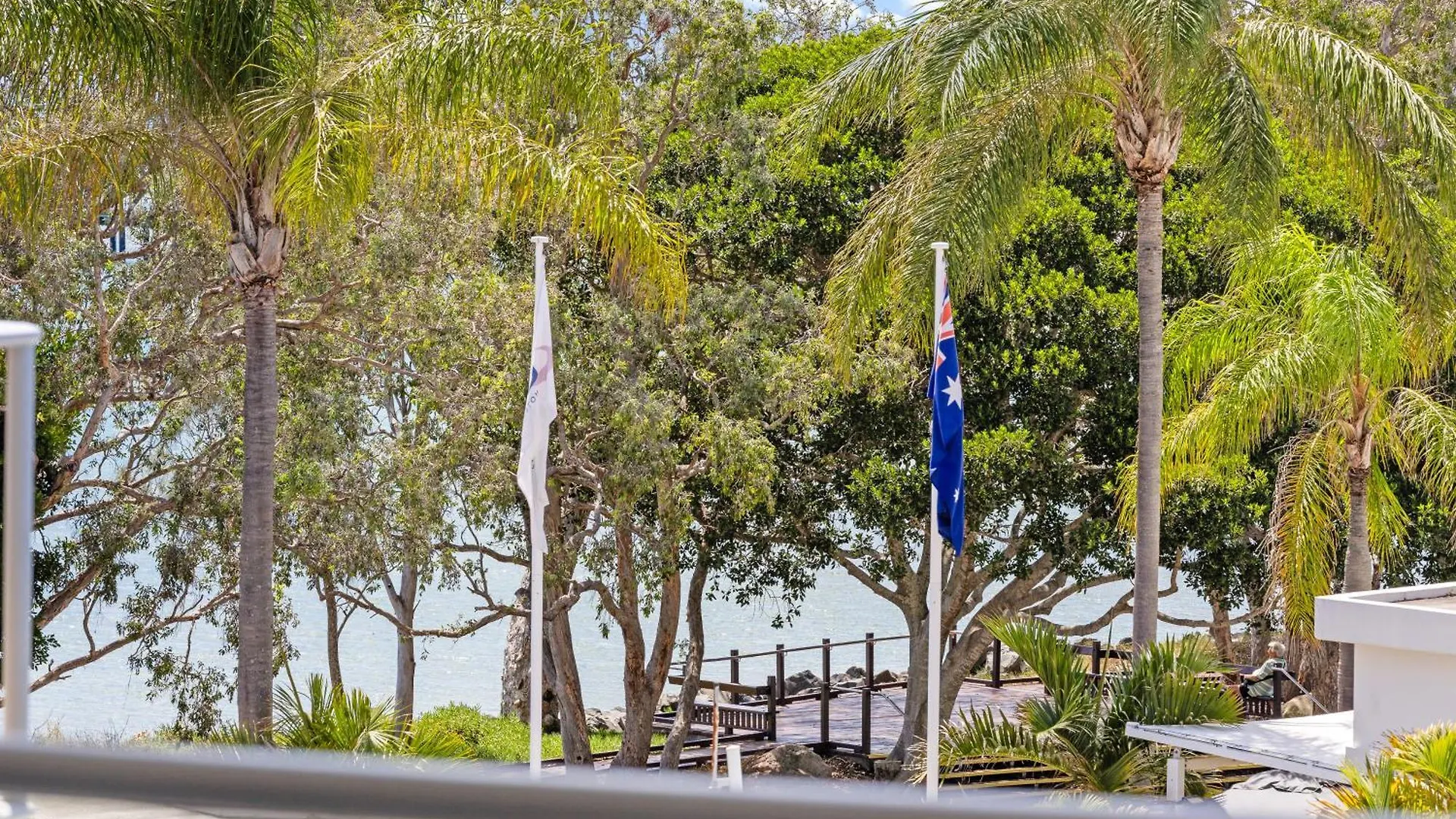 2Br 2Ba Apartment In Resort On The Esplanade With 2 Pools, Spa, Gym, And Parking Urangan