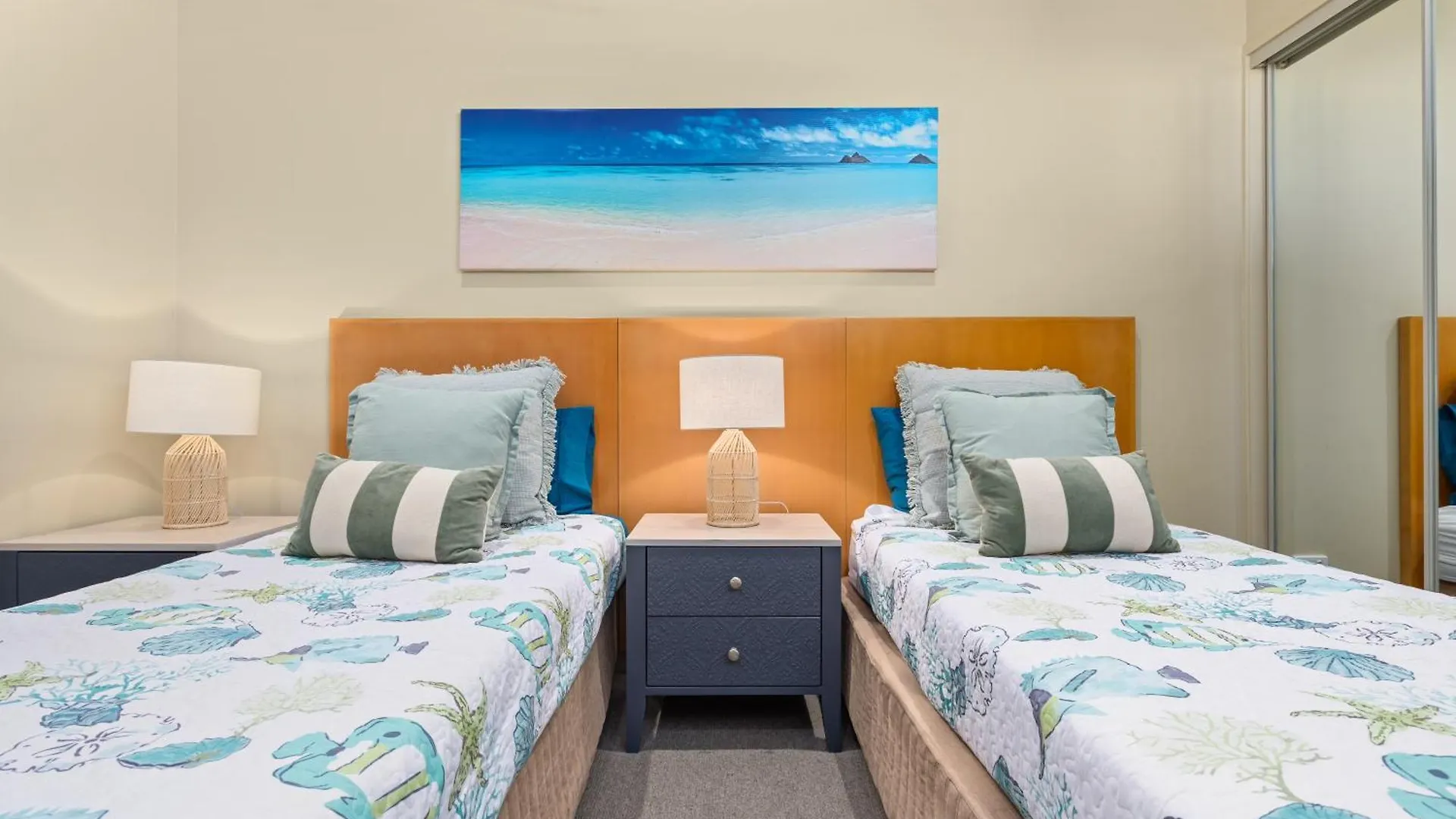 2Br 2Ba Apartment In Resort On The Esplanade With 2 Pools, Spa, Gym, And Parking Urangan Australien